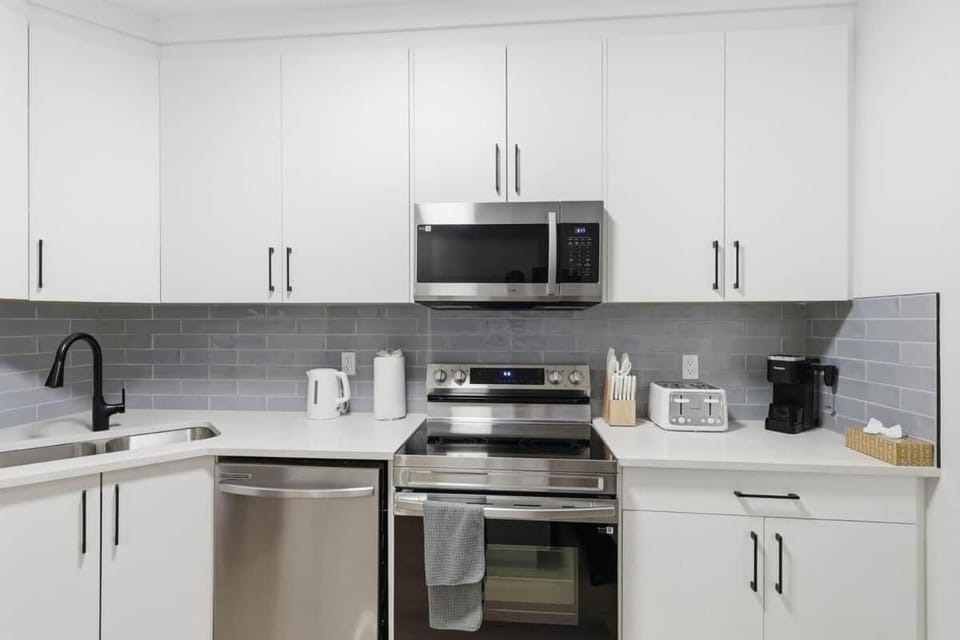 Private 1 Bedroom Retreat | Self Check-In House in Calgary