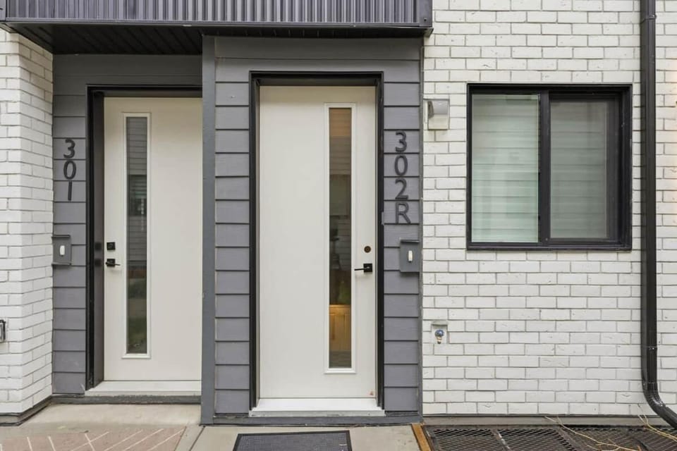 Private 1 Bedroom Retreat | Self Check-In House in Calgary