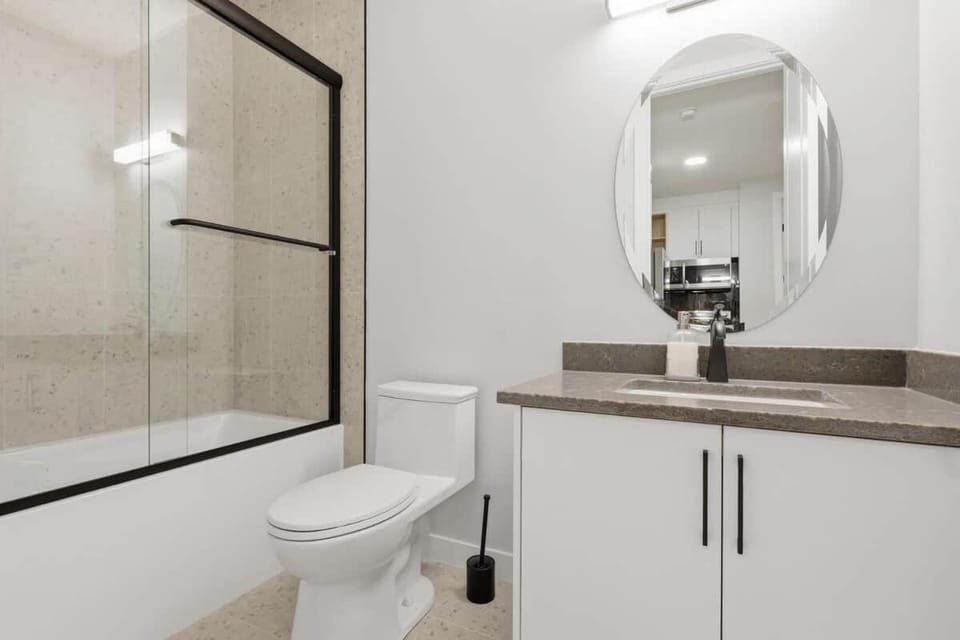 Quiet & Comfortable Stay Minutes from Downtown House in Calgary