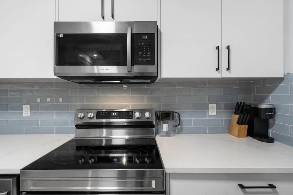 Minutes from Downtown | Spacious 1-Bed House in Calgary