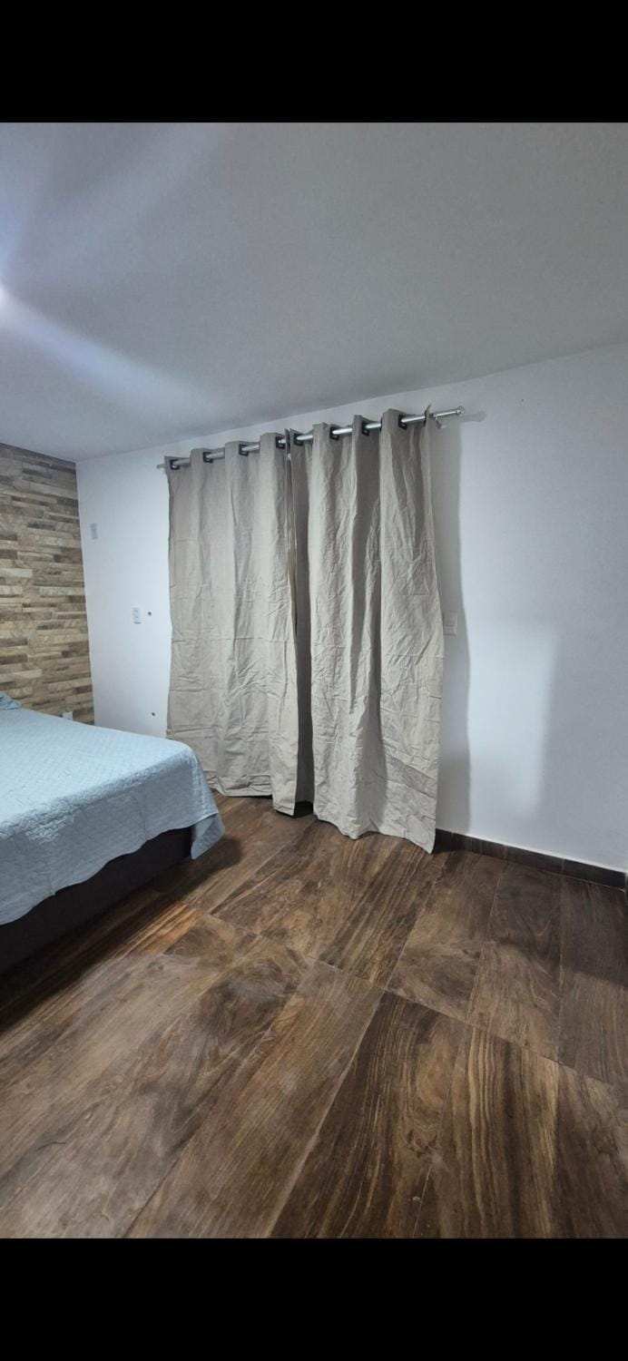Quarto com banheiro a 3 minutos do centro Apartment in State of Rio de Janeiro