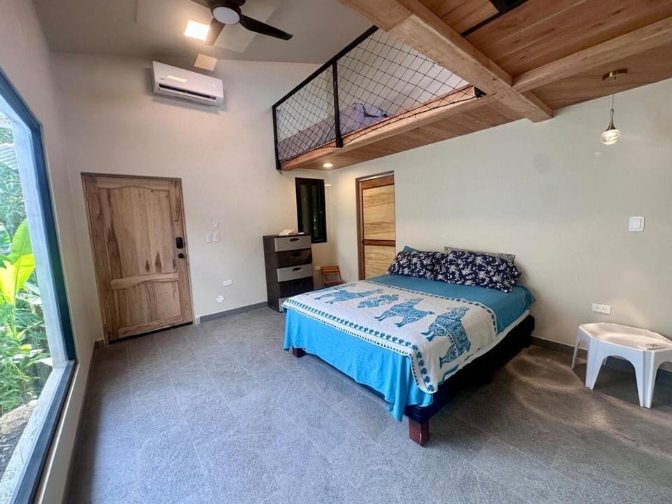 Bed, Photo of the whole room, Bedroom, air conditioner