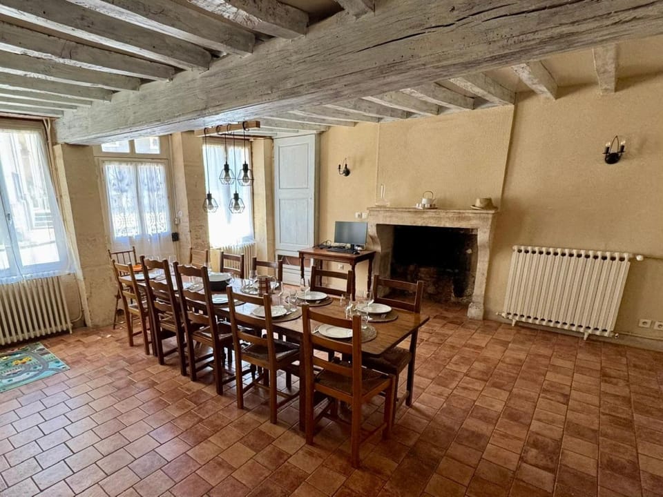 Seating area, Dining area