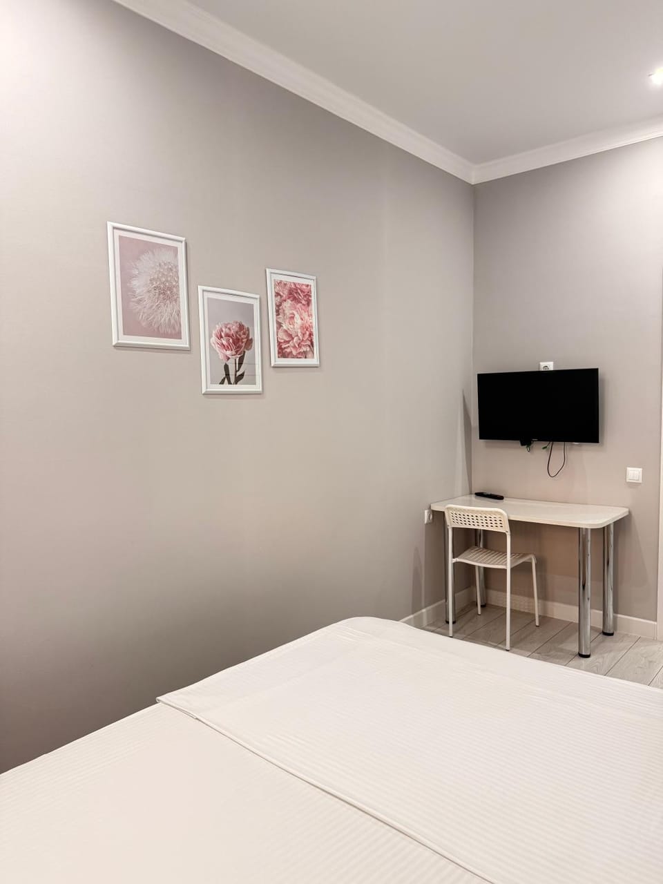 Communal lounge/ TV room, Bed, TV and multimedia, Photo of the whole room, Bedroom
