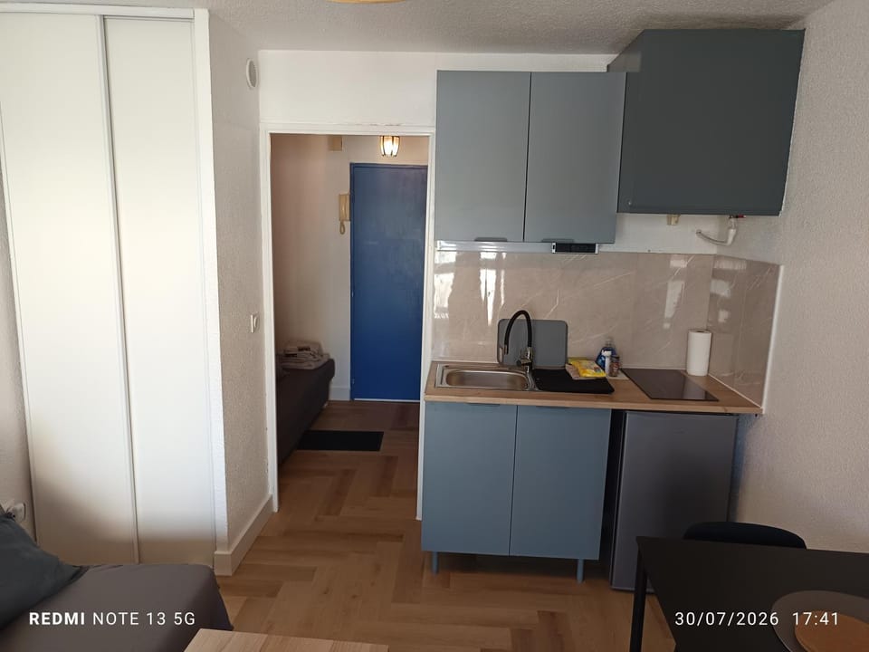 Studio meublé palavas les flots place parking privé Apartment in Palavas-les-Flots
