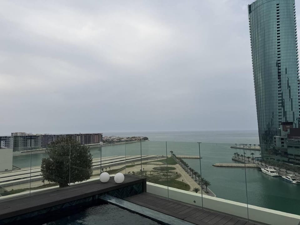 Iconic World Trade Center View-1 BR Suite FPH410O Apartment in Manama