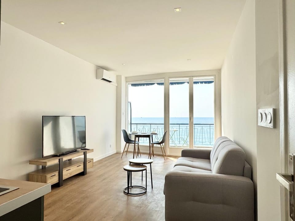 Bed, Natural landscape, Living room, Sea view