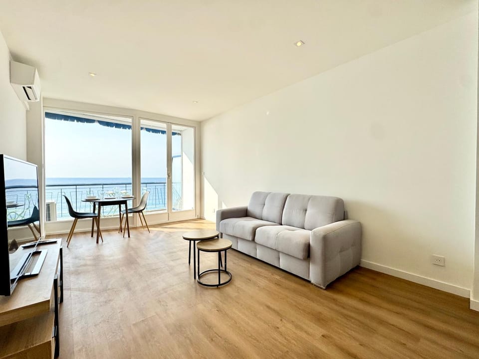 Bed, Natural landscape, Living room, Dining area