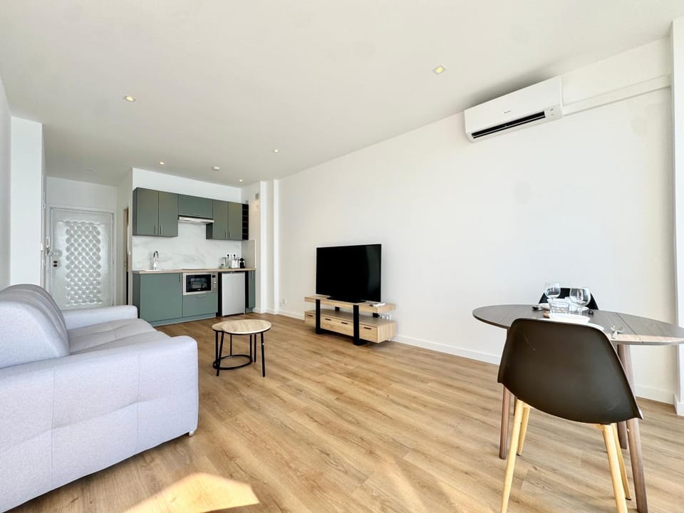 Kitchen or kitchenette, Living room, Dining area, air conditioner