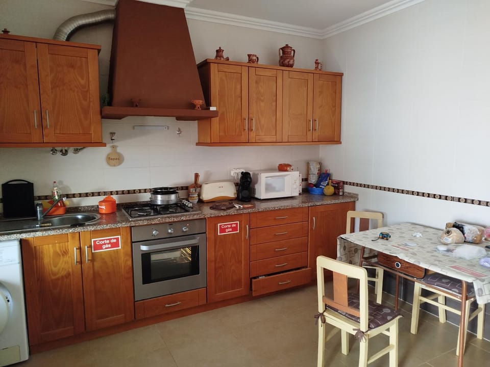 Coffee/tea facilities, Kitchen or kitchenette, Dining area, pet friendly, stove, toaster, washing machine