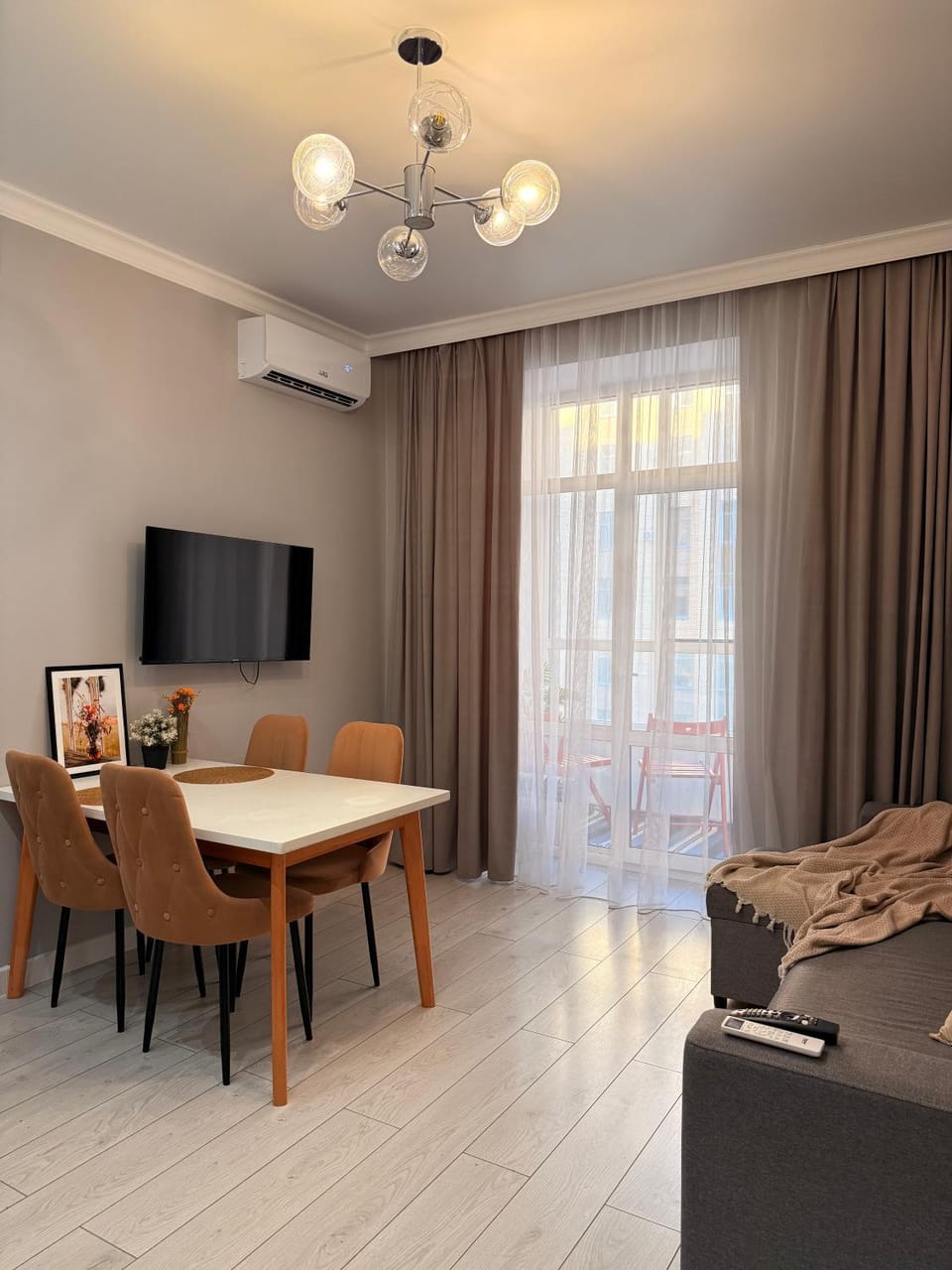 TV and multimedia, Living room, Dining area, fireplace, air conditioner