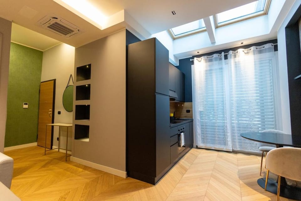 TV and multimedia, Living room, Seating area, wardrobe, air conditioner