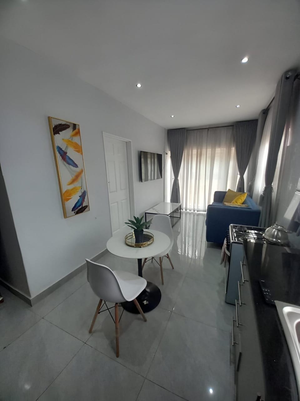 Kitchen or kitchenette, Dining area