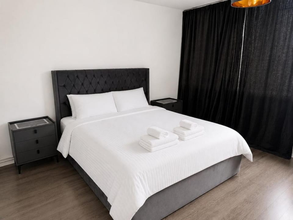 Bed, Photo of the whole room, Bedroom, towels