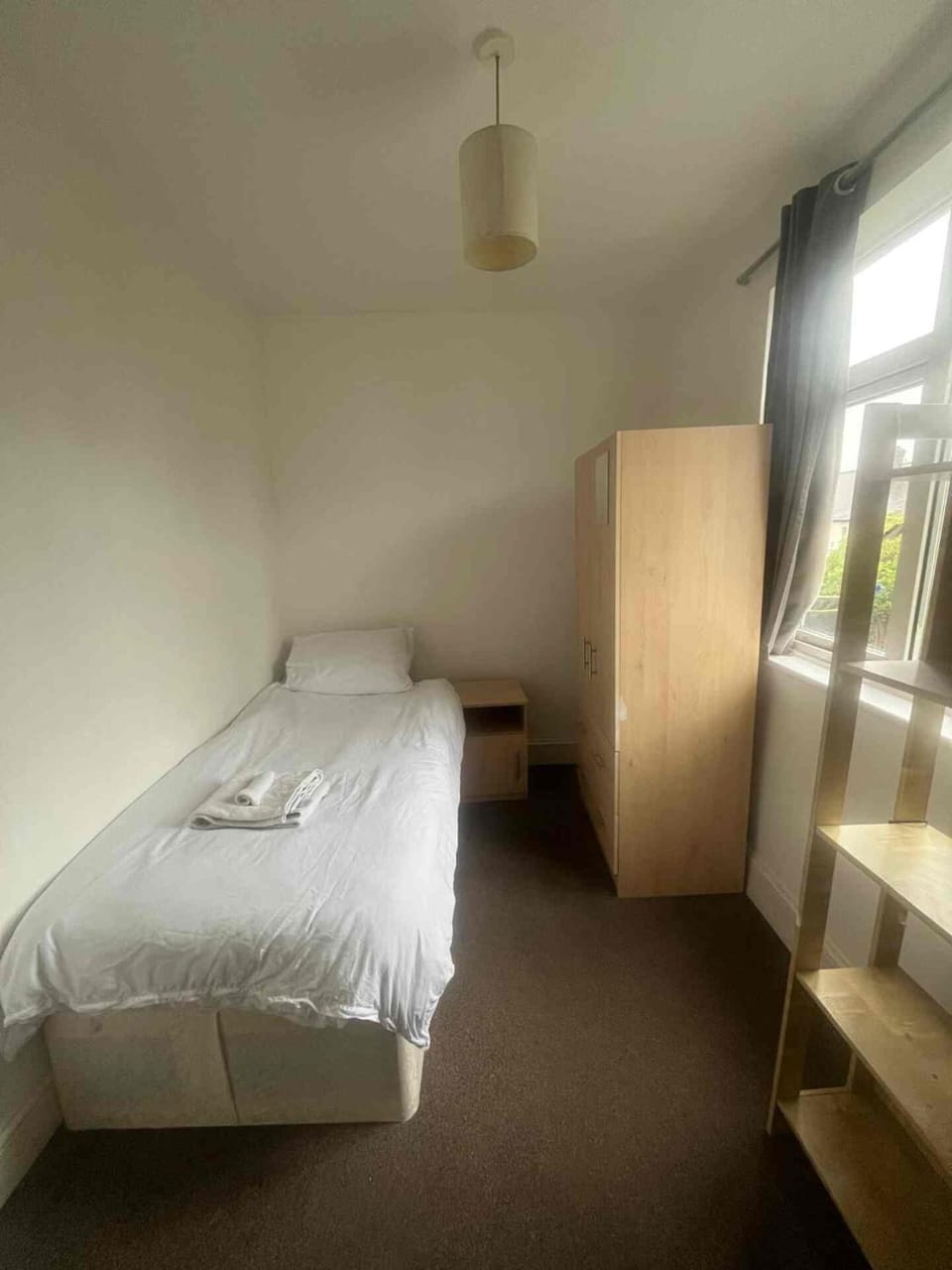 Family house in golders green near shops and underground Bed and Breakfast in London