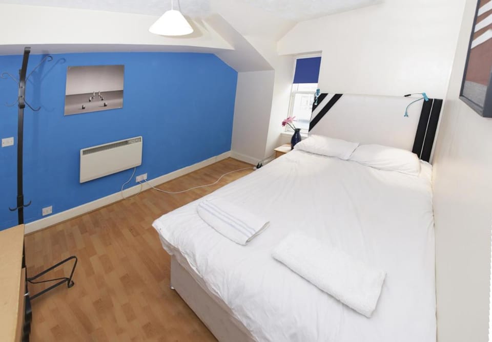 Two Bdrm Apartment in Newtown Apartment in Edinburgh