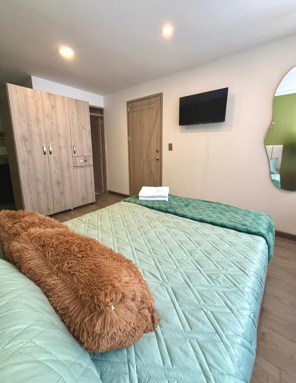 Bed, TV and multimedia, Bedroom, wardrobe