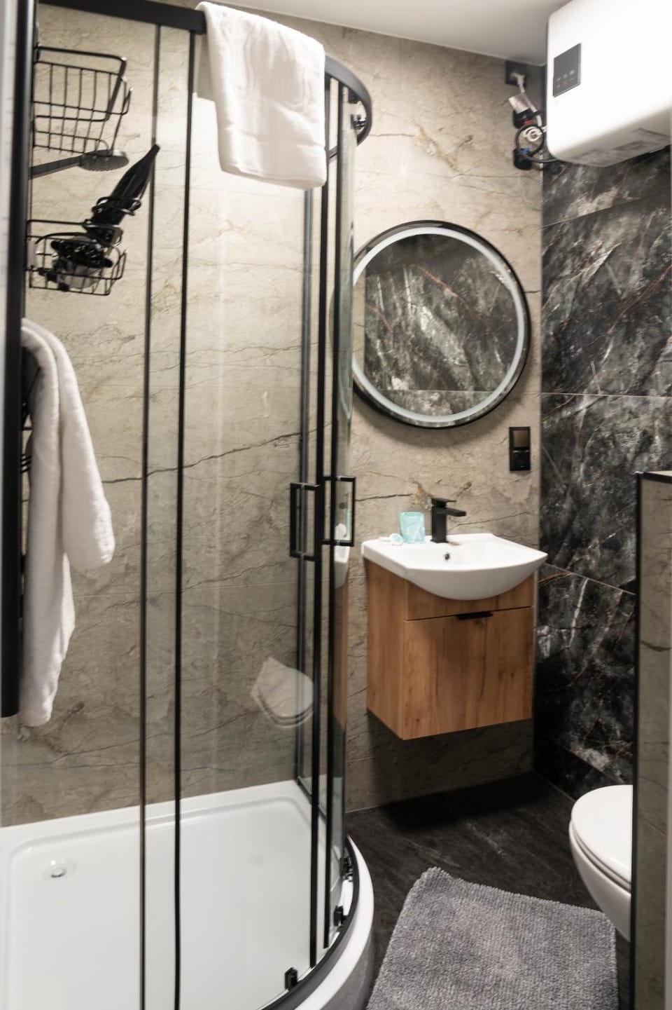 Shower, Toilet, Bathroom, towels