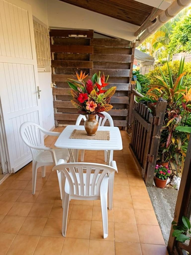 Charmant Bungalow à Tartane- 5 min de la plage House in La Trinité