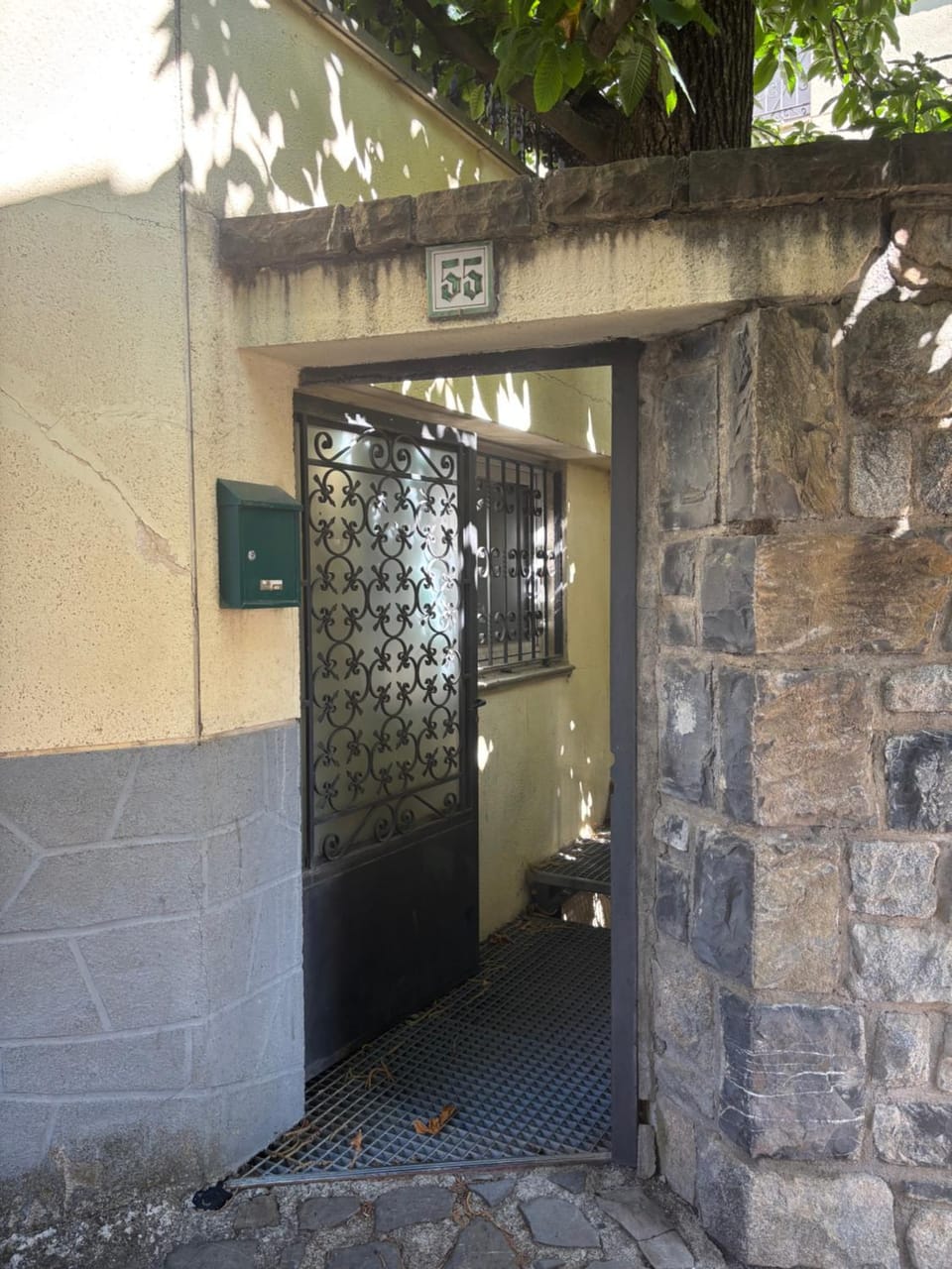 Facade/entrance