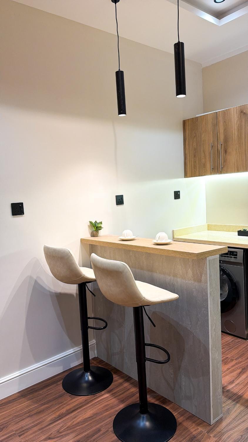Kitchen or kitchenette, minibar, kitchen