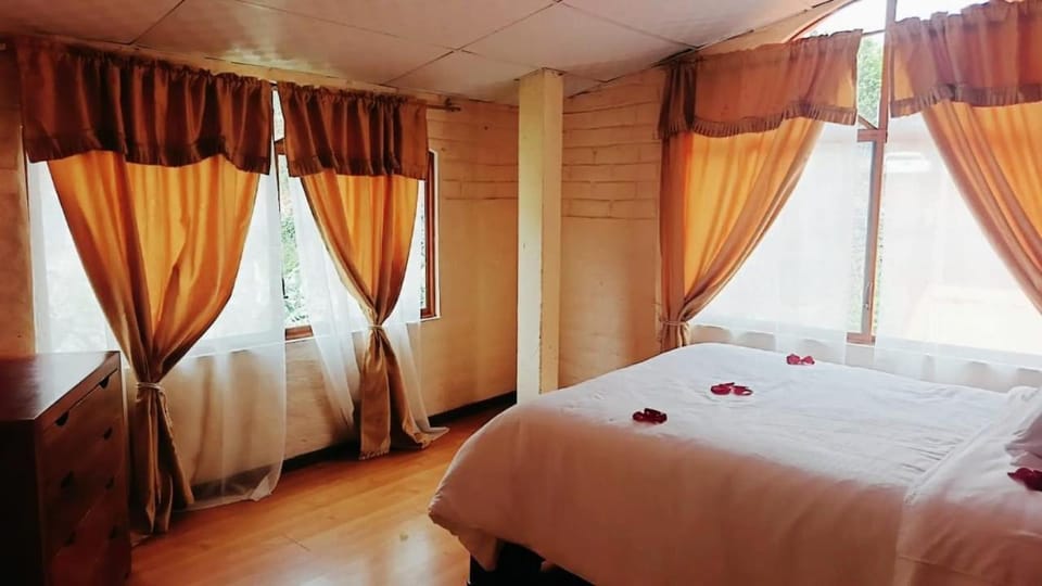 Casa Refugio del Amanecer en Baños de Agua Santa House in Tungurahua, Ecuador
