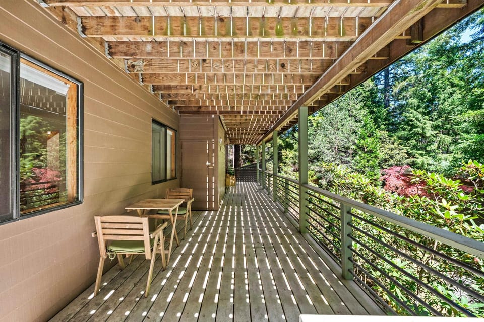 Gualala Redwoods Home with Game Room Soaking Tub & ADU House in Gualala