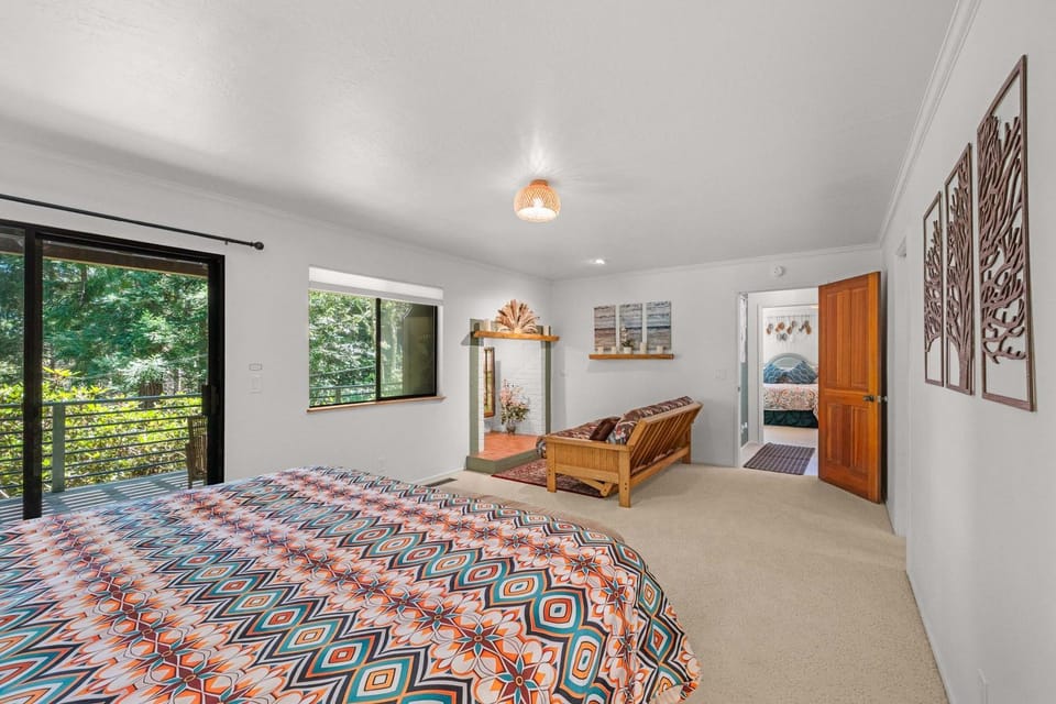 Gualala Redwoods Home with Game Room Soaking Tub & ADU House in Gualala