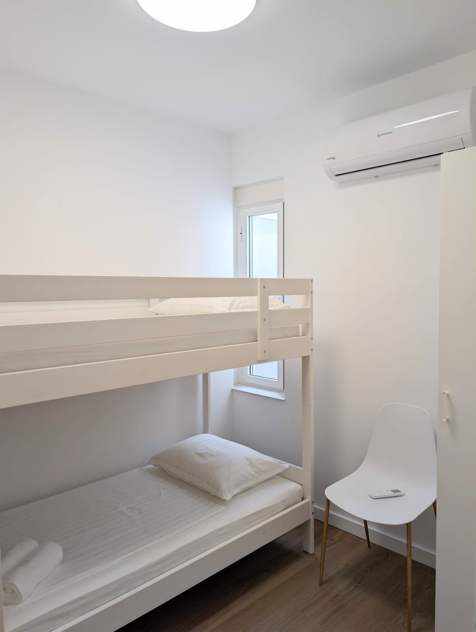 Bedroom, bunk bed