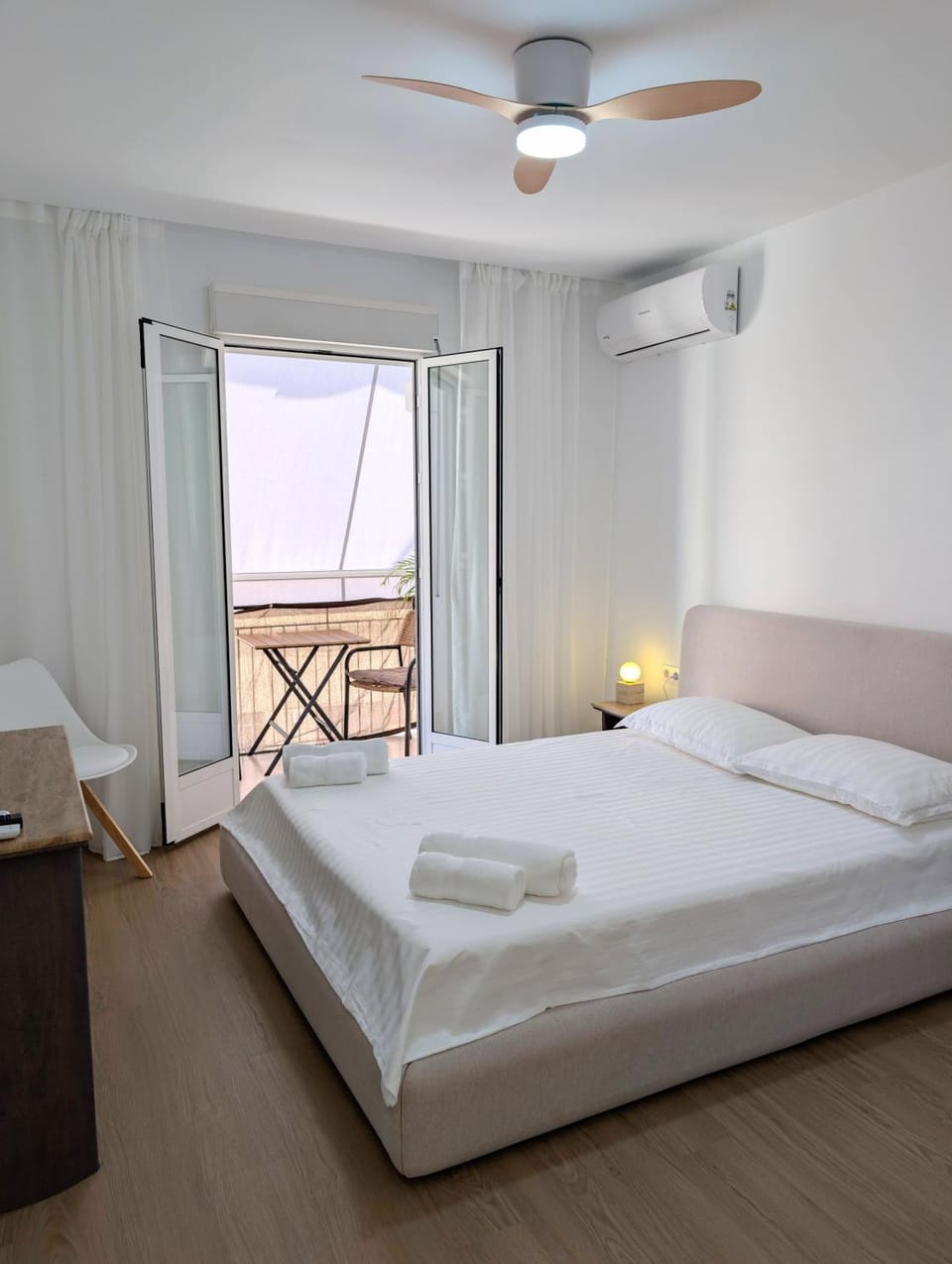 Bed, Photo of the whole room, Bedroom, towels, air conditioner