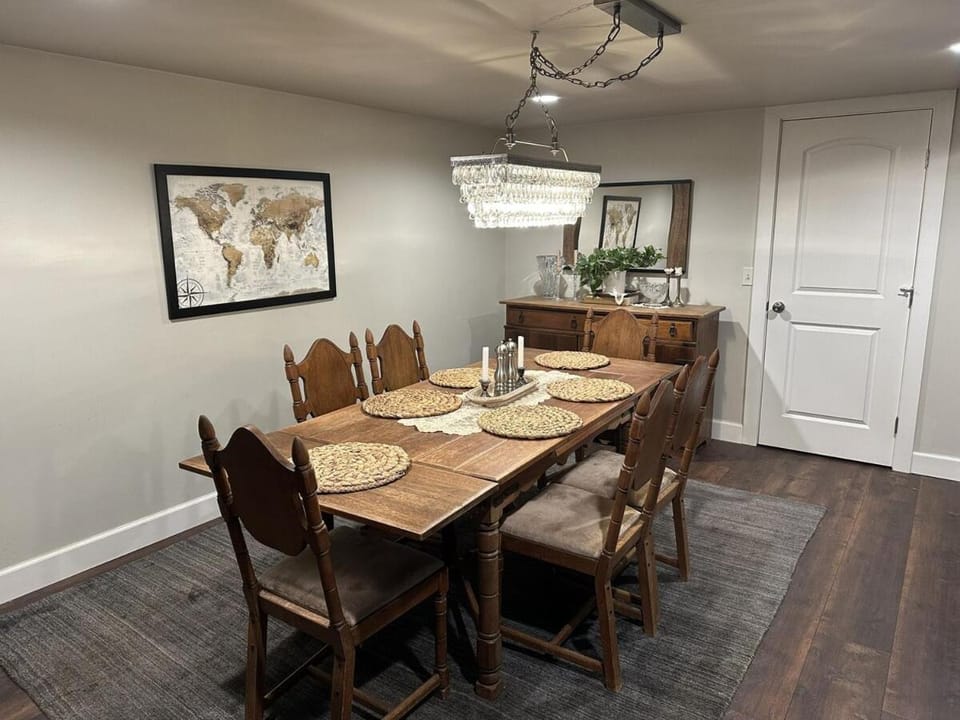 Seating area, Dining area