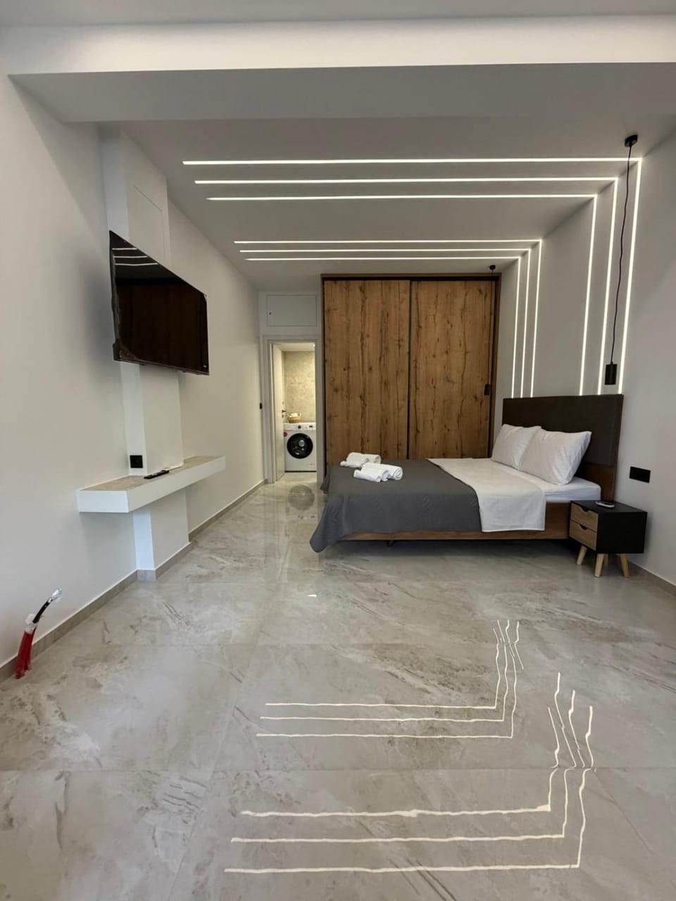 Bed, Bathroom, TV and multimedia, Photo of the whole room, Bedroom, towels