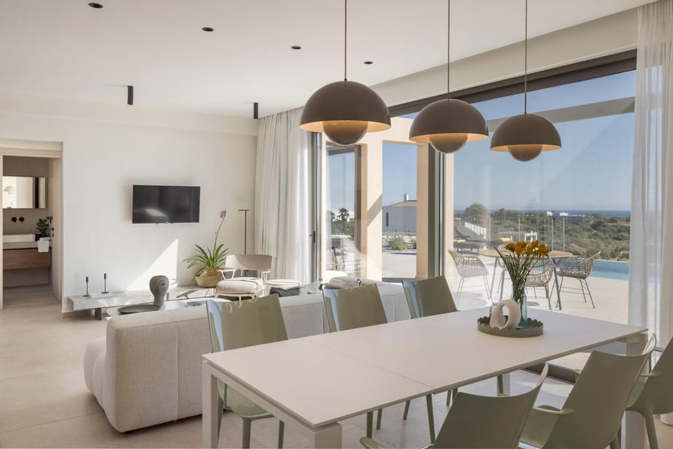 Natural landscape, TV and multimedia, Living room, Seating area, Dining area, Evening entertainment
