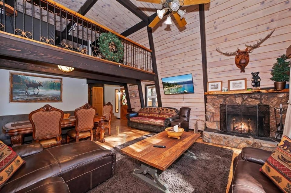 Bearwoods Barn W Spa Near Snow Summit House in Big Bear