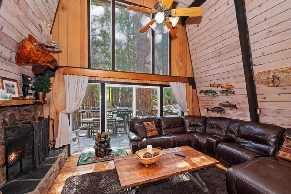 Bearwoods Barn W Spa Near Snow Summit House in Big Bear