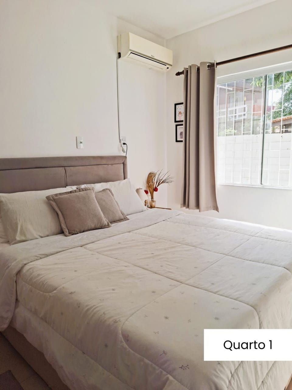 Bed, Photo of the whole room, Bedroom