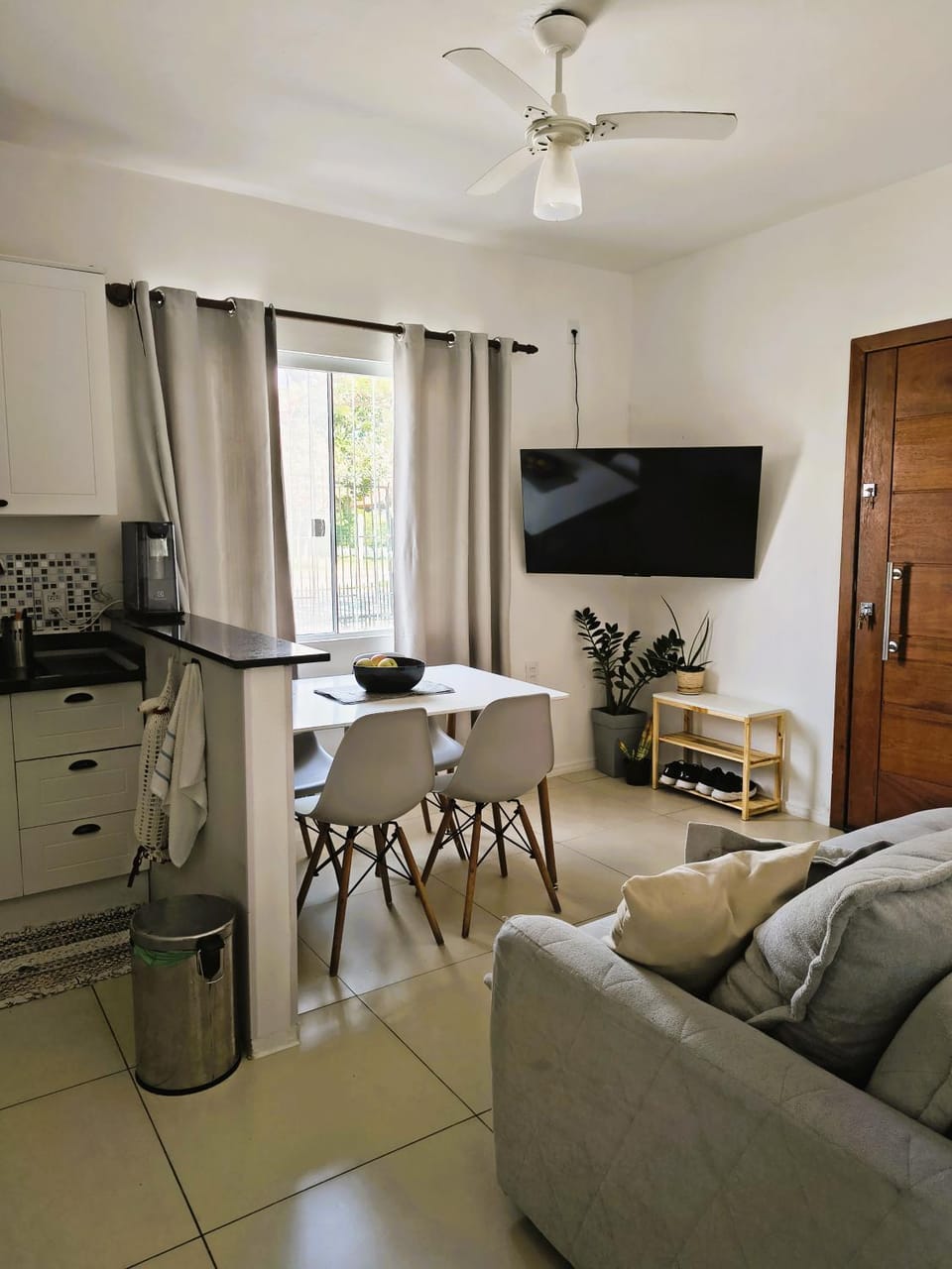 Communal lounge/ TV room, TV and multimedia, Kitchen or kitchenette, Living room, Seating area, Dining area