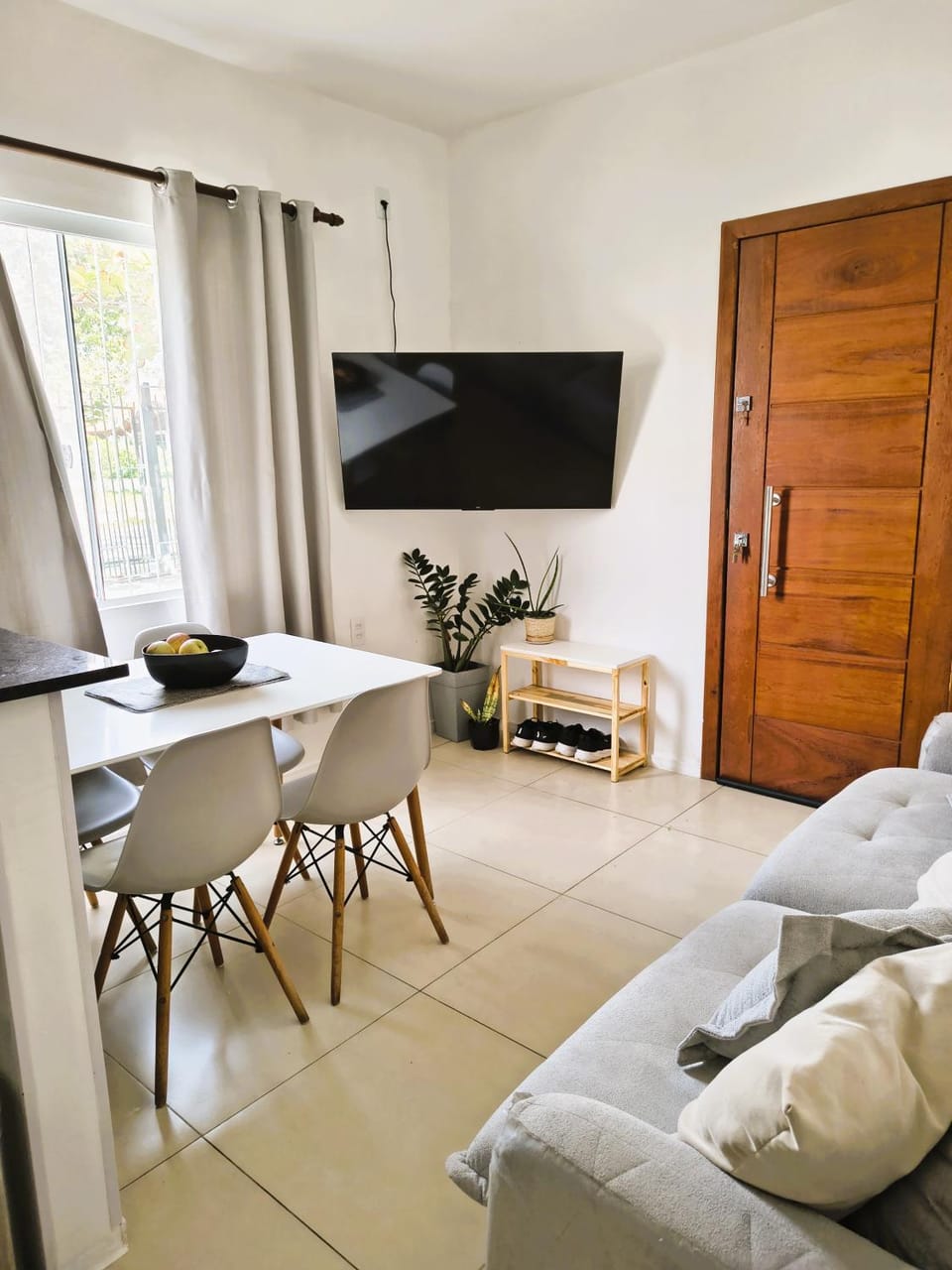 Communal lounge/ TV room, TV and multimedia, Living room, Seating area, Dining area