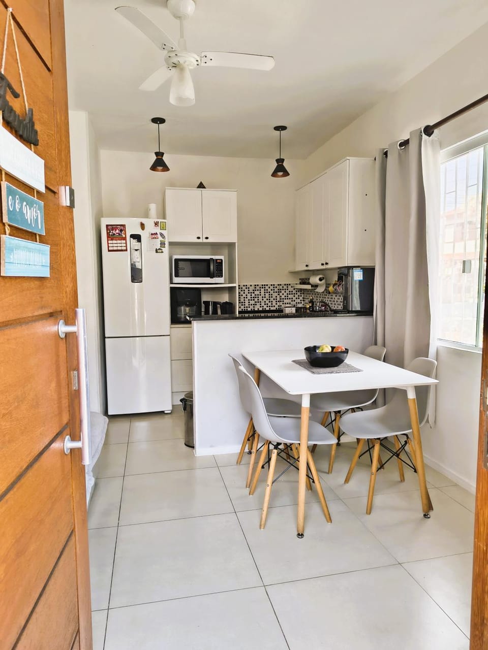 Kitchen or kitchenette, Dining area, stove