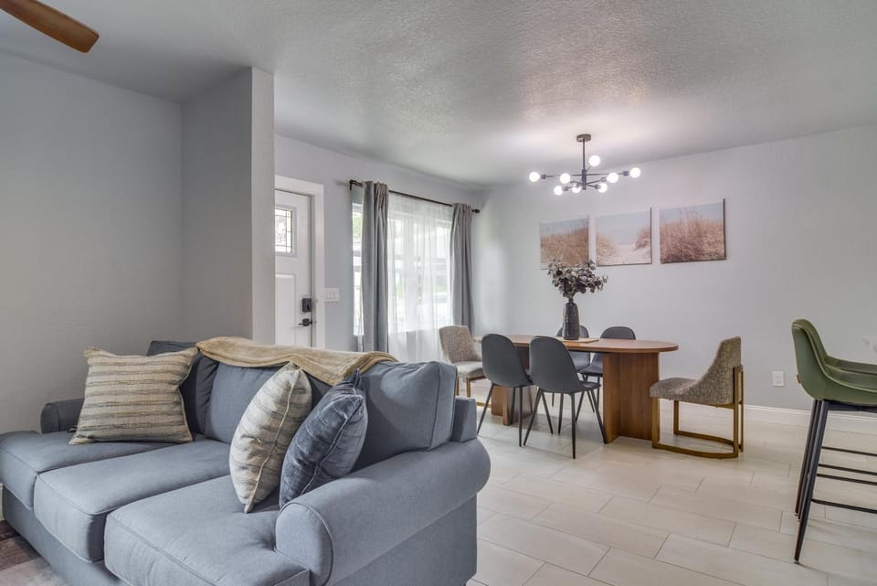 4 Mi to Beach! Dual-Unit Safety Harbor Retreat House in Safety Harbor