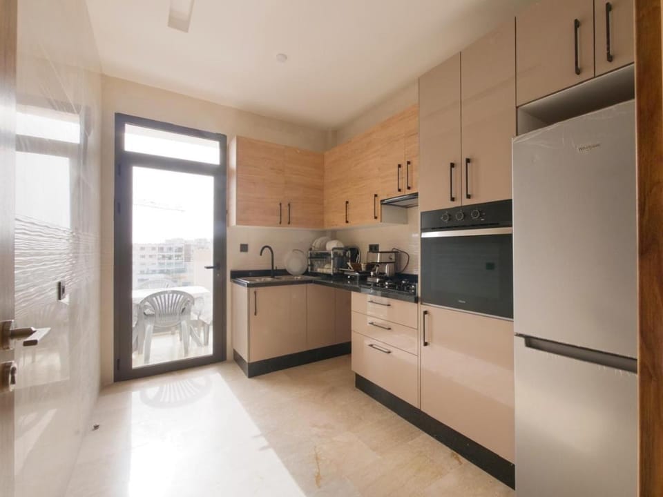 Coffee/tea facilities, Kitchen or kitchenette, oven, stove, toaster