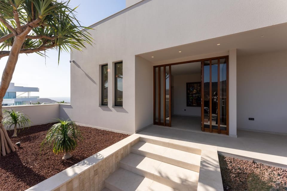 Property building, Facade/entrance, Day, Garden