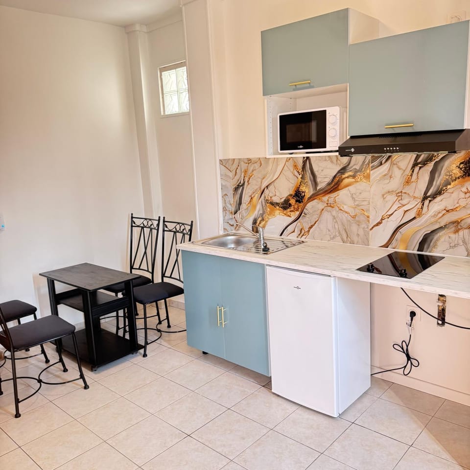 2 Independent Studios 5 People RER B Paris CDG Apartment in Drancy