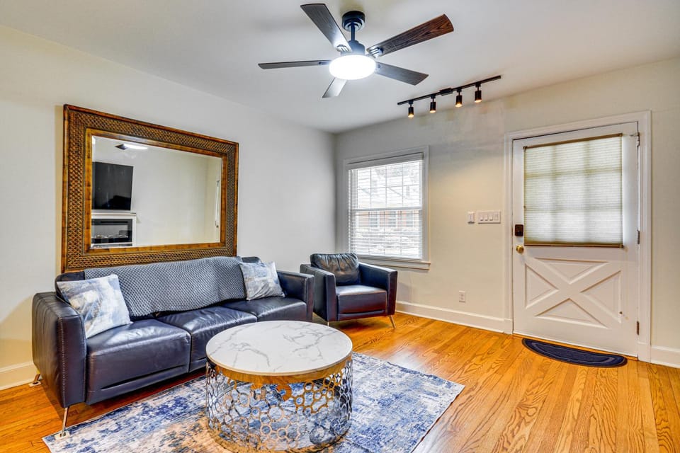 Corner Unit 2 Mi to UNCG & Downtown Greensboro! House in Greensboro