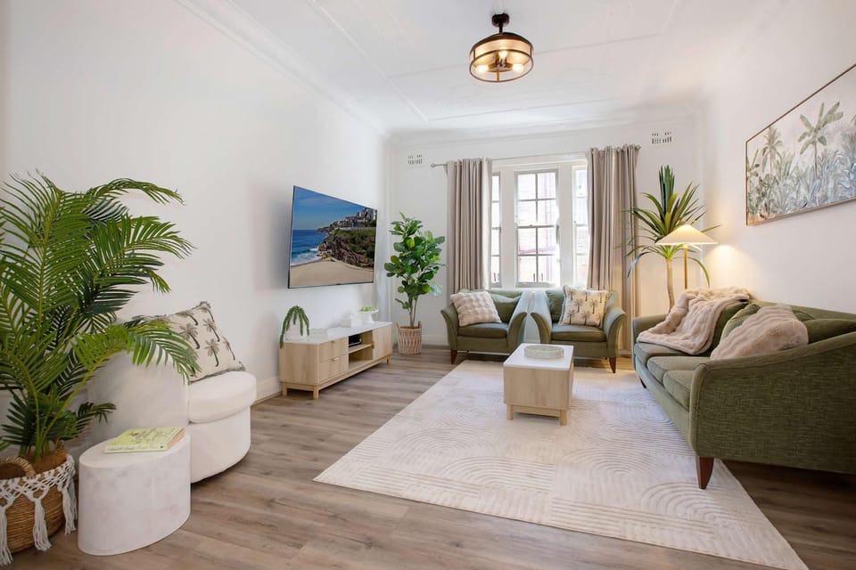 Boutique Costal retreat - 150m from Coogee Beach Apartment in Sydney