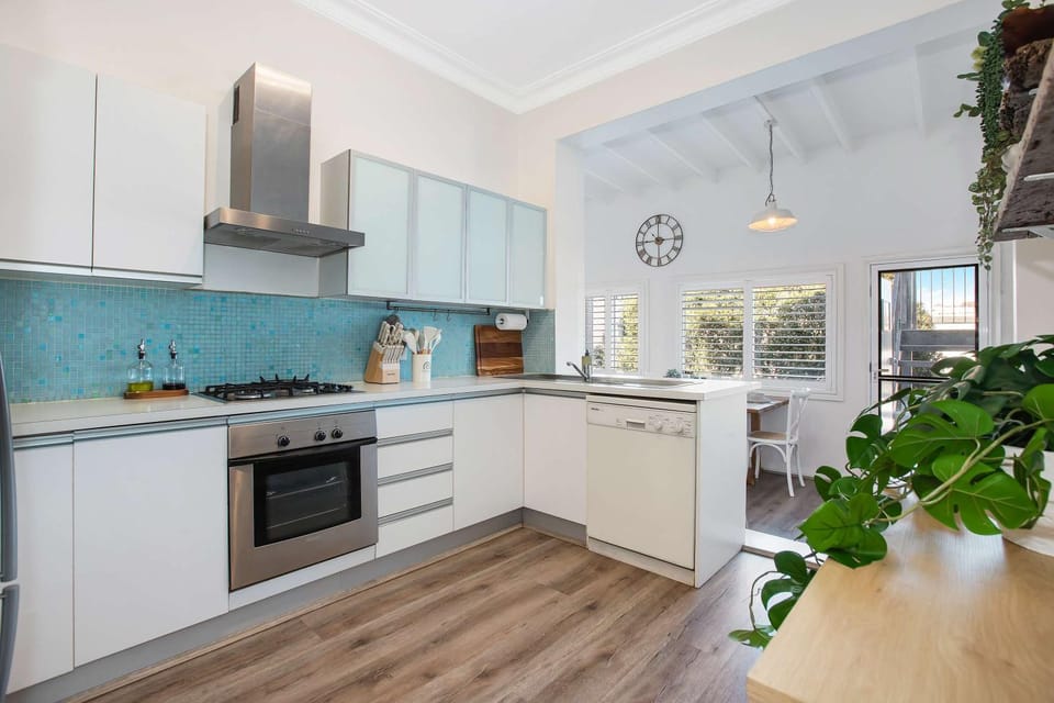 Boutique Costal retreat - 150m from Coogee Beach Apartment in Sydney