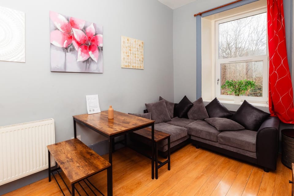 Cosy 3 Bedroom by Meadows Apartment in Edinburgh