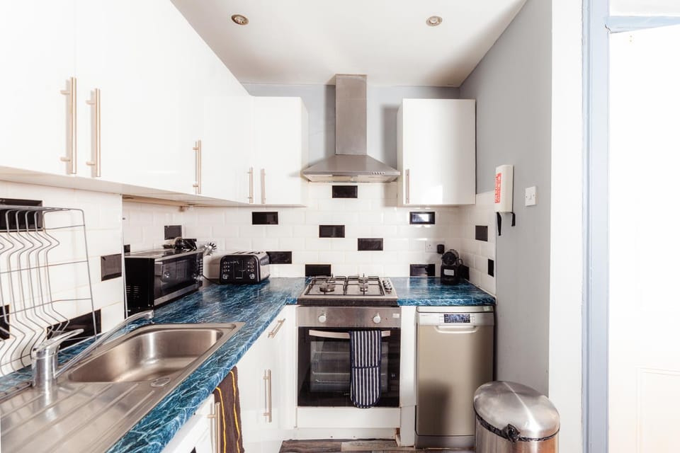 Cosy 3 Bedroom by Meadows Apartment in Edinburgh