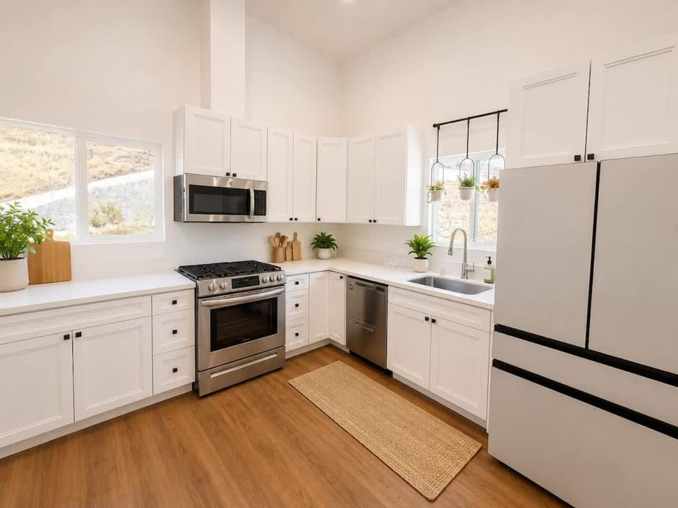 Golden Hill Retreat with Private Hot Tub House in Spring Valley