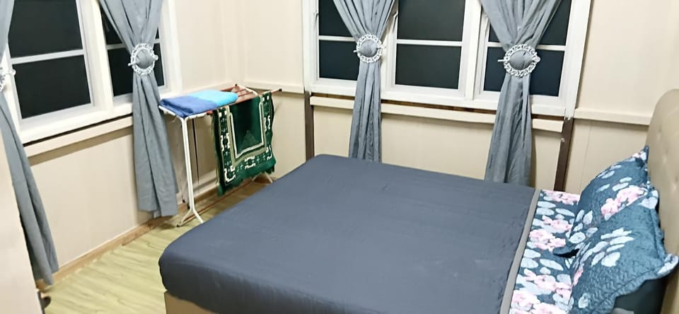 Homestay Puteri D'Durian Guling Ruang Tetamu Mawar Vacation rental in Terengganu, Malaysia